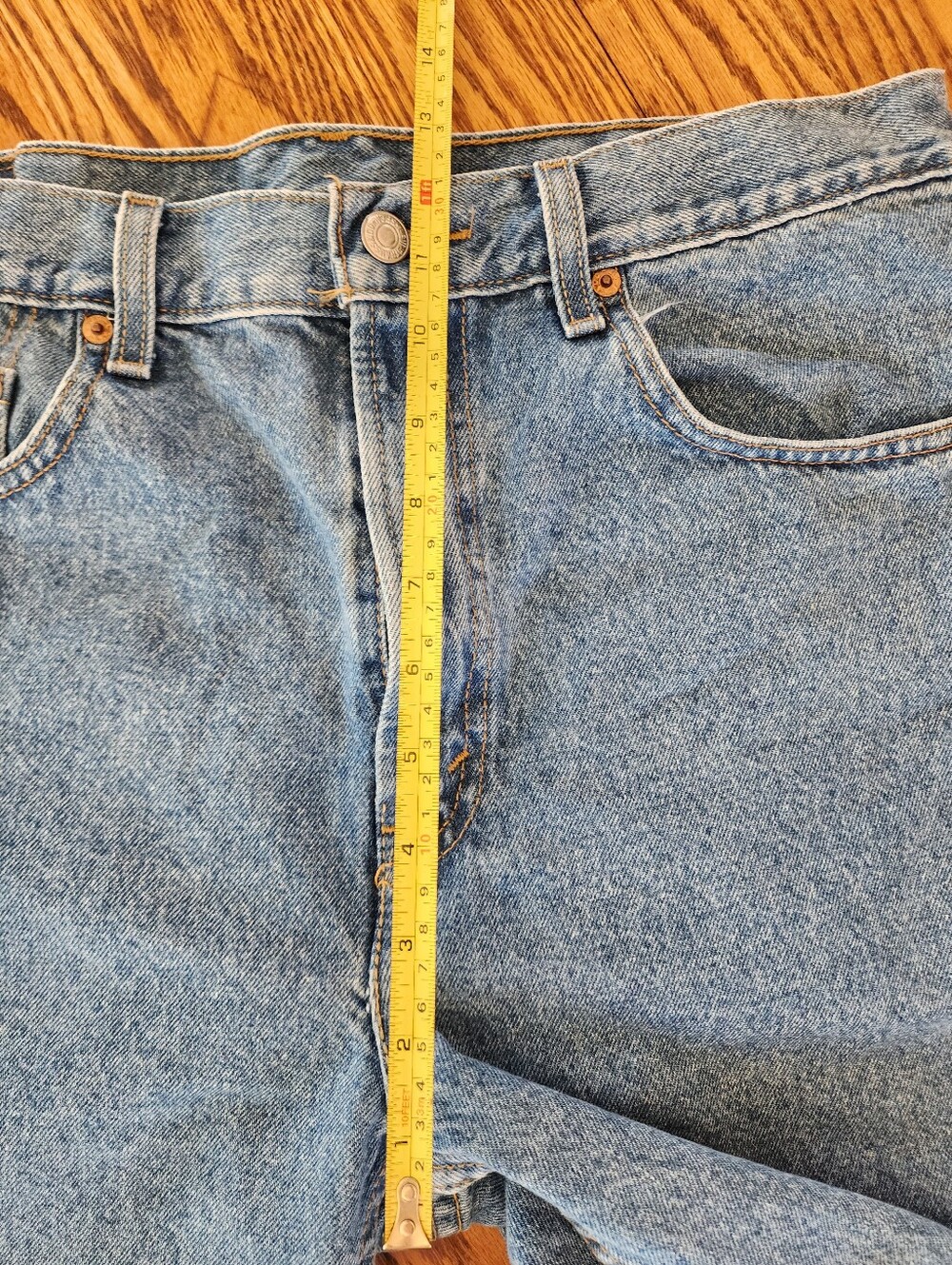 Levi's Vintage 505 Women's Medium Wash Blue Denim Cut-Off Jean Shorts - Picture 4 of 4